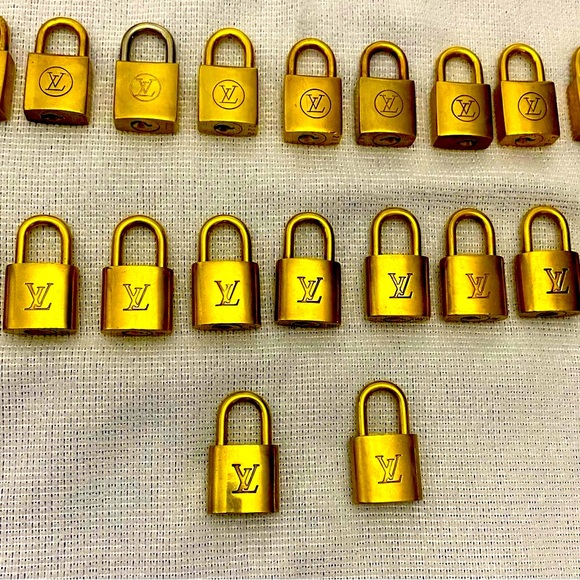 Louis Vuitton Padlock 🔒 - Picture 5 of 6